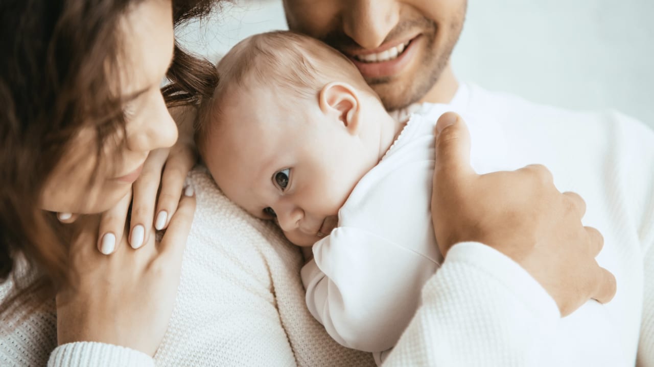 Ce qu'il faut savoir sur le nouveau congé de naissance présenté par le gouvernement