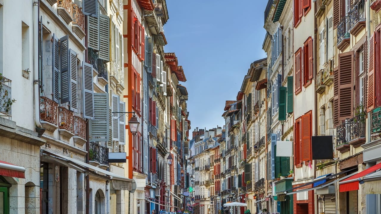 Marché immobilier à Bayonne : hausse modérée des prix en novembre 2025