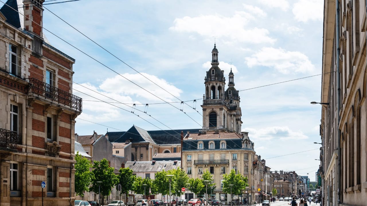 Immobilier à Nancy : les maisons s'envolent, les appartements reculent en décembre 2025