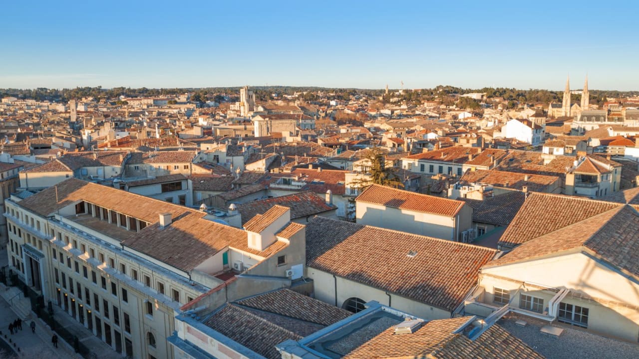 Marché immobilier à Nîmes : hausse généralisée des prix en octobre 2025