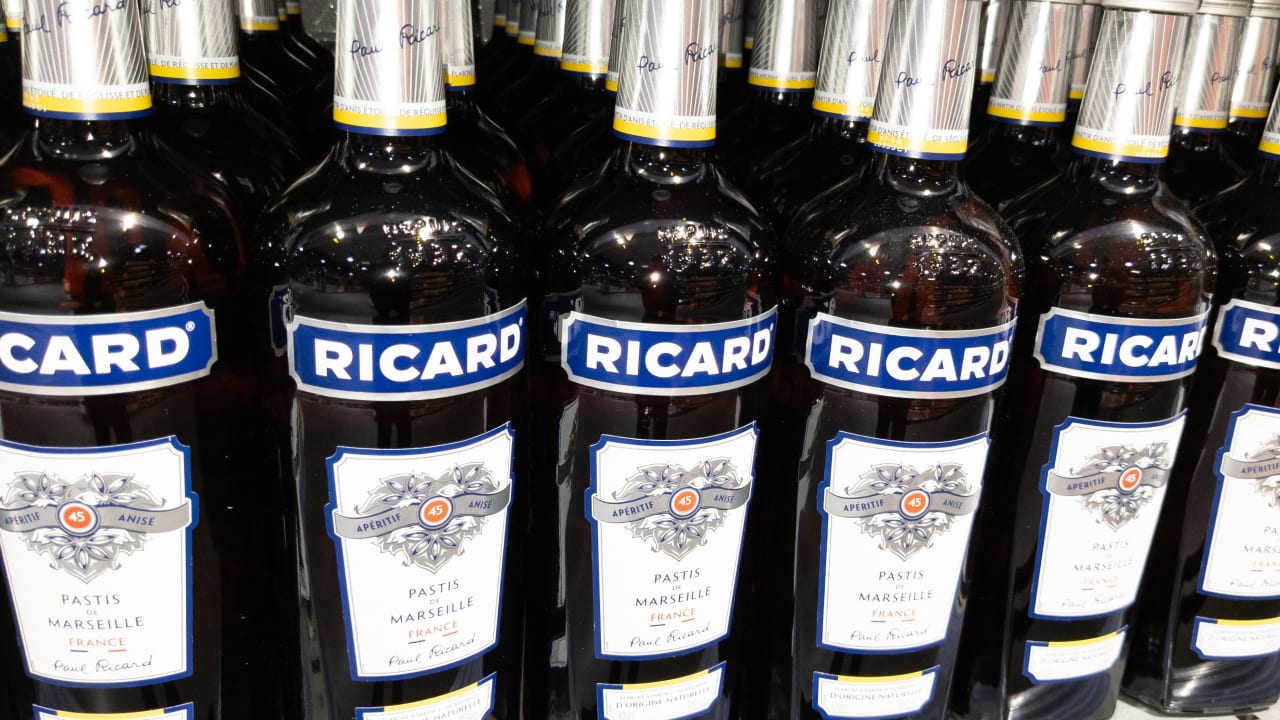 Pernod Ricard (CAC 40), Marie Brizard, Rémy Cointreau... Que valent les spiritueux à la Bourse de Paris ?