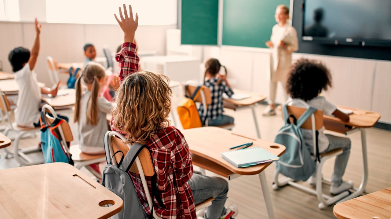 Budget 2027 : une hausse de 20% la rémunération des enseignants approuvée par les députés en commission