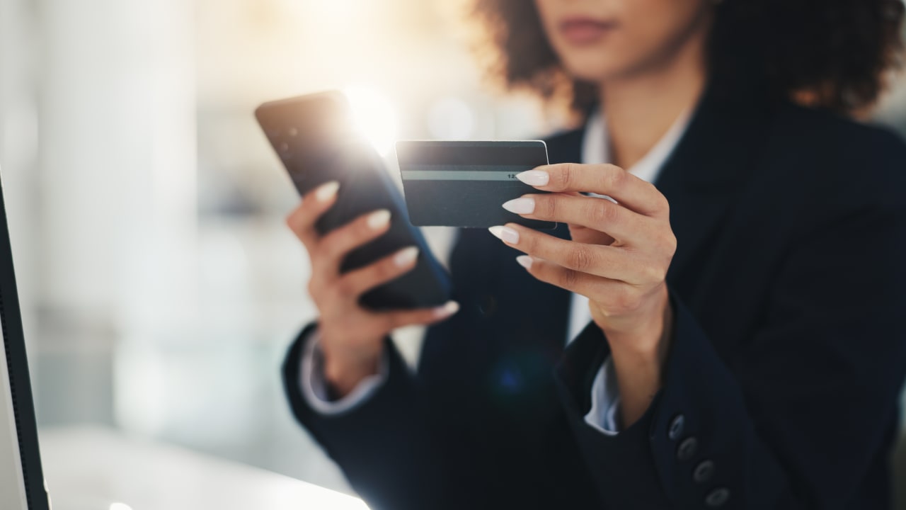 BoursoBank, Hello bank... Voici les banques en ligne les moins chères pour les pros en 2026