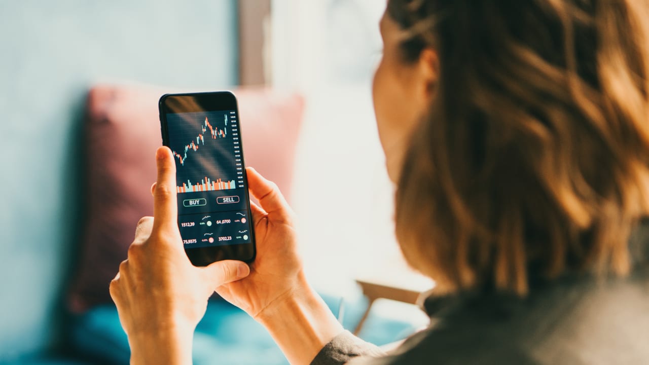 Meilleur compte-titres pour investir en bourse, nouveauté crypto... Les 3 infos argent du jour