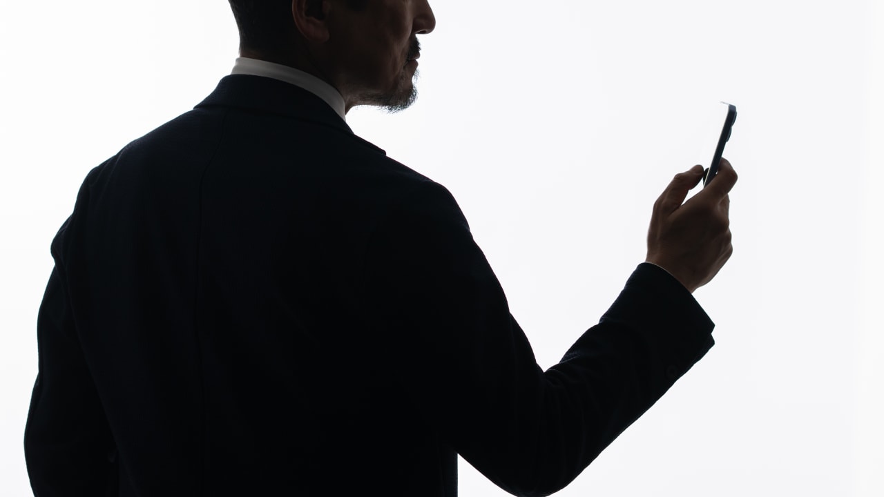 « Les voleurs sont des opportunistes » : les raisons de l'explosion des fraudes au faux conseiller