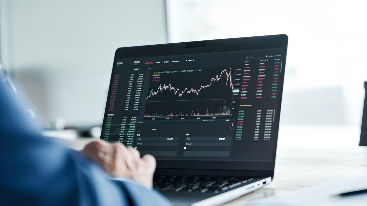 Nouveau record historique du CAC 40, EssilorLuxottica, Hermès... Le Journal de la Bourse du 12 février 2026