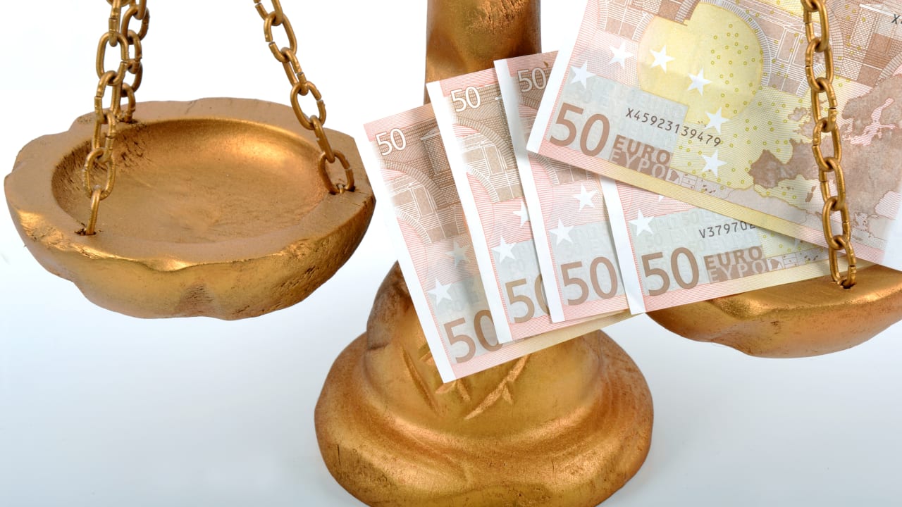 « Faire payer 50 euros pour pousser la porte d'un tribunal » : cette nouvelle mesure fait polémique