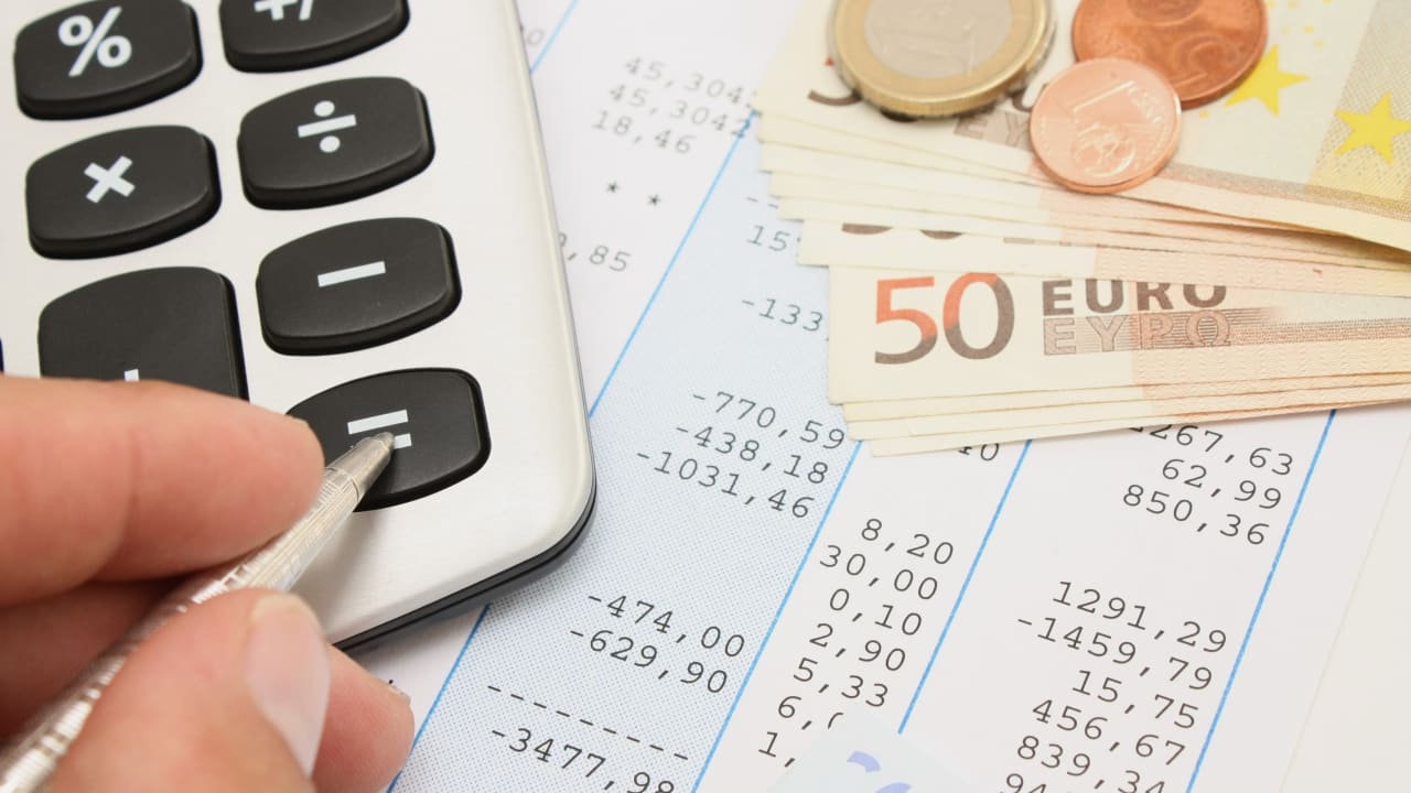 Pont du 1er mai : le virement de votre salaire pourrait arriver plus tard que d'habitude