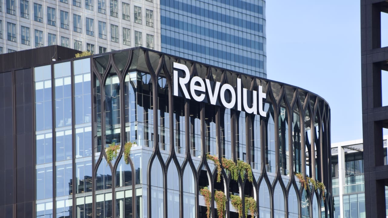 Revolut lance une nouvelle carte physique pour payer avec des cryptomonnaies