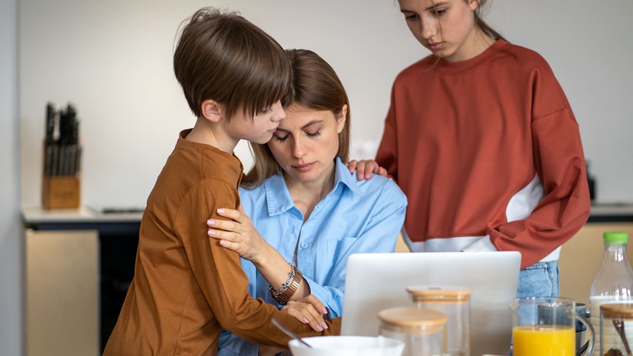 Petit salaire, allocations CAF... Les familles nombreuses et les femmes grandes perdantes du budget 2026