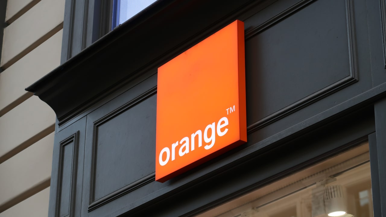 Cumul AAH et emploi, panne chez Orange, carte bancaire fluo : les 3 infos argent du jour