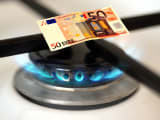 Un billet de 50 euros sur une gazini&egrave;re