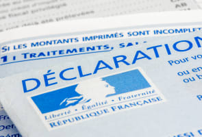 Clamart, France - 18 mars 2022: Imp�ts France : d�claration fiscale fran�aise pr�remplie que les Fran�ais  re�oivent chaque ann�e pour d�clarer leurs revenus de l'ann�e pr�c�dente