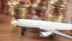 Un avion et des pi�ces d'euro