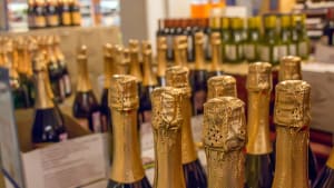 Cartons de bouteille de champagne en grande surface
