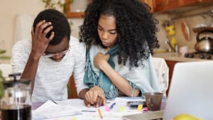 Un couple avec des problèmes financiers