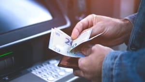 Hausse des prix : les retraits de liquide en hausse