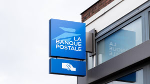 Une enseigne La Banque Postale.