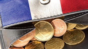 Un porte-monnaie aux couleurs bleu blanc rouge.