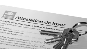 Un document pour demander l"Aide personnalisée au logement (APL) et des clés.