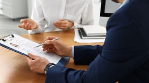 Les femmes sont moins � l'aise que les hommes pour n�gocier leur salaire selon une enqu�te.