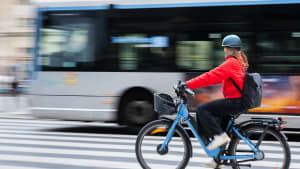 Se dplacer  vlo dans les rues de Paris