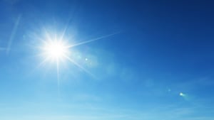 ciel bleu et soleil