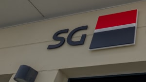 SG signe à l'extérieur d'une agence bancaire