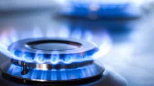cuisini�re � gaz de cuisine avec feu de gaz propane en combustion