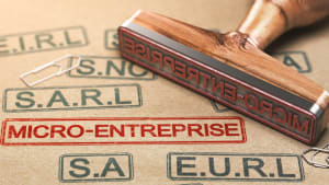 Entreprenariat, création d'une micro-entreprise et choix du statut juridique.