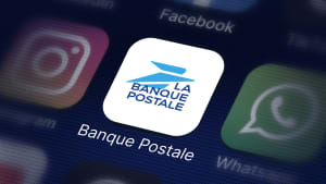 Banque Populaire logo sur un �cran num�rique