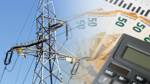 Un pyl�ne �lectrique avec une calculatrice et des billets.