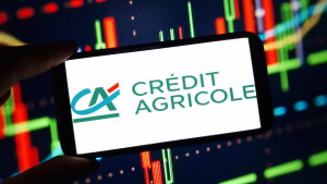 Konskie, Pologne - 23 janvier 2024: Logo de l'entreprise Credit Agricole affich� sur un t�l�phone portable