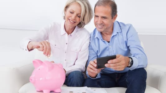 Un couple g calcule son pargne