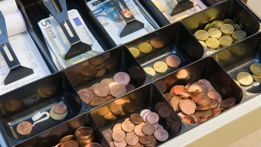 Euros dans une caisse enregistreuse