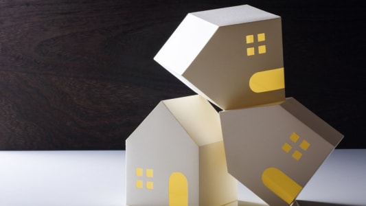 Des maisons de guingois