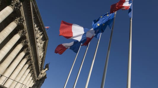 Les drapeaux  l'Assemble nationale