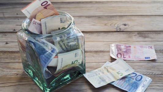 Des billets dans un bocal