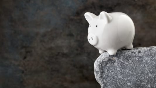 Une tirelire au bord du prcipice