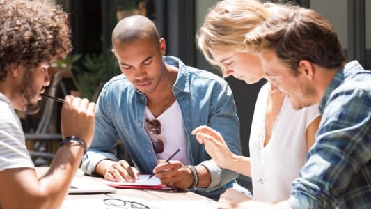 Des tudiants qui rvisent