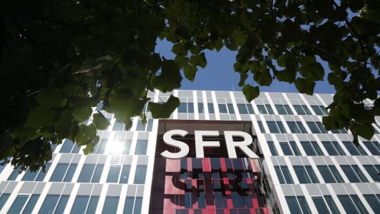 Façade du campus SFR à Saint-Denis