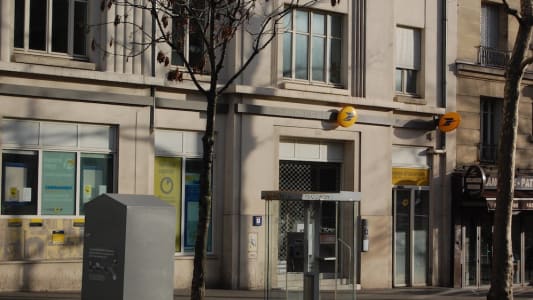 Agence la Poste Rue du Faubourg Saint-Martin  Paris en 2014