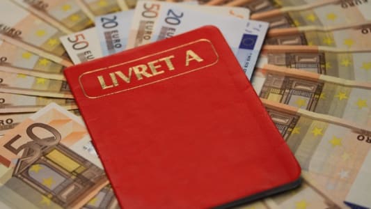 Un Livret A et des billets