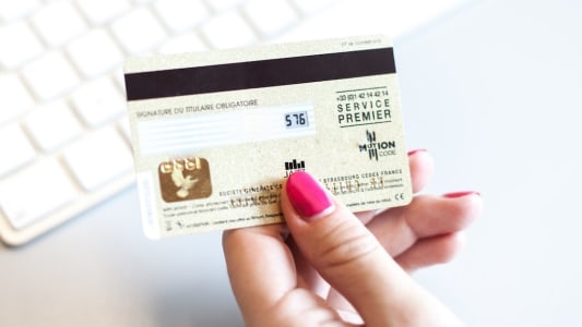 Carte bancaire Motion Code d'Idemia