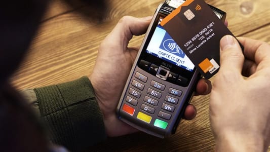 Paiement par carte bancaire sans contact avec Orange Bank