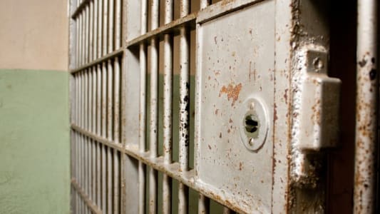 Porte de prison