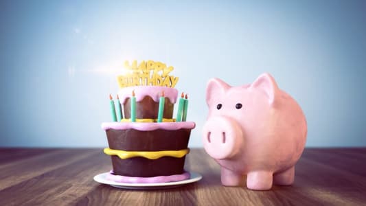 Tirelire et gteau d'anniversaire