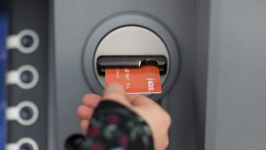 Retrait dans un DAB avec une carte Nickel