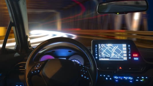 Véhicule autonome en train de rouler