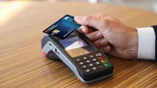 paiement avec une carte bancaire biomtrique de la Socit Gnrale